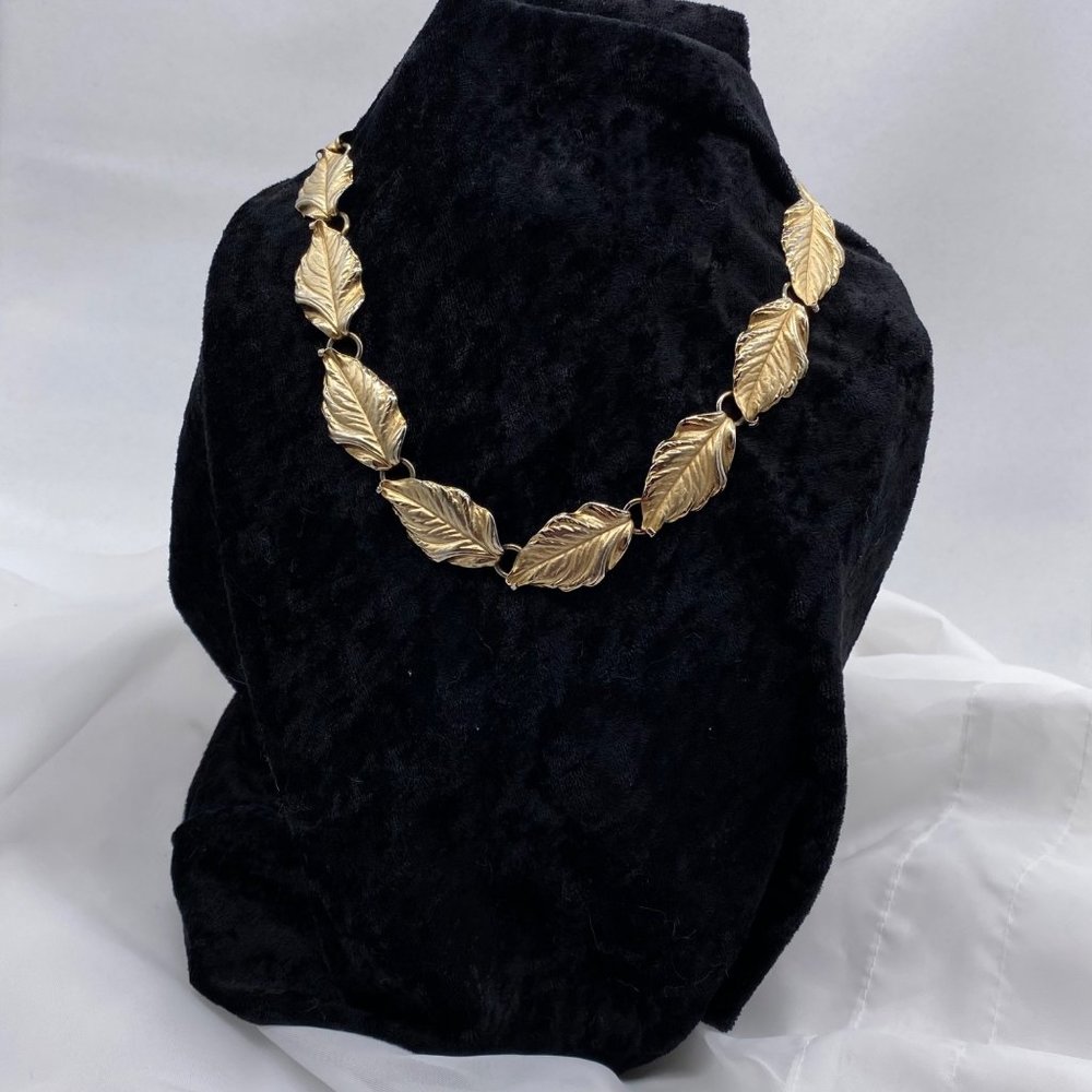 Jewelry Vintage 15 inch with 2 in ext. Necklace Theme
